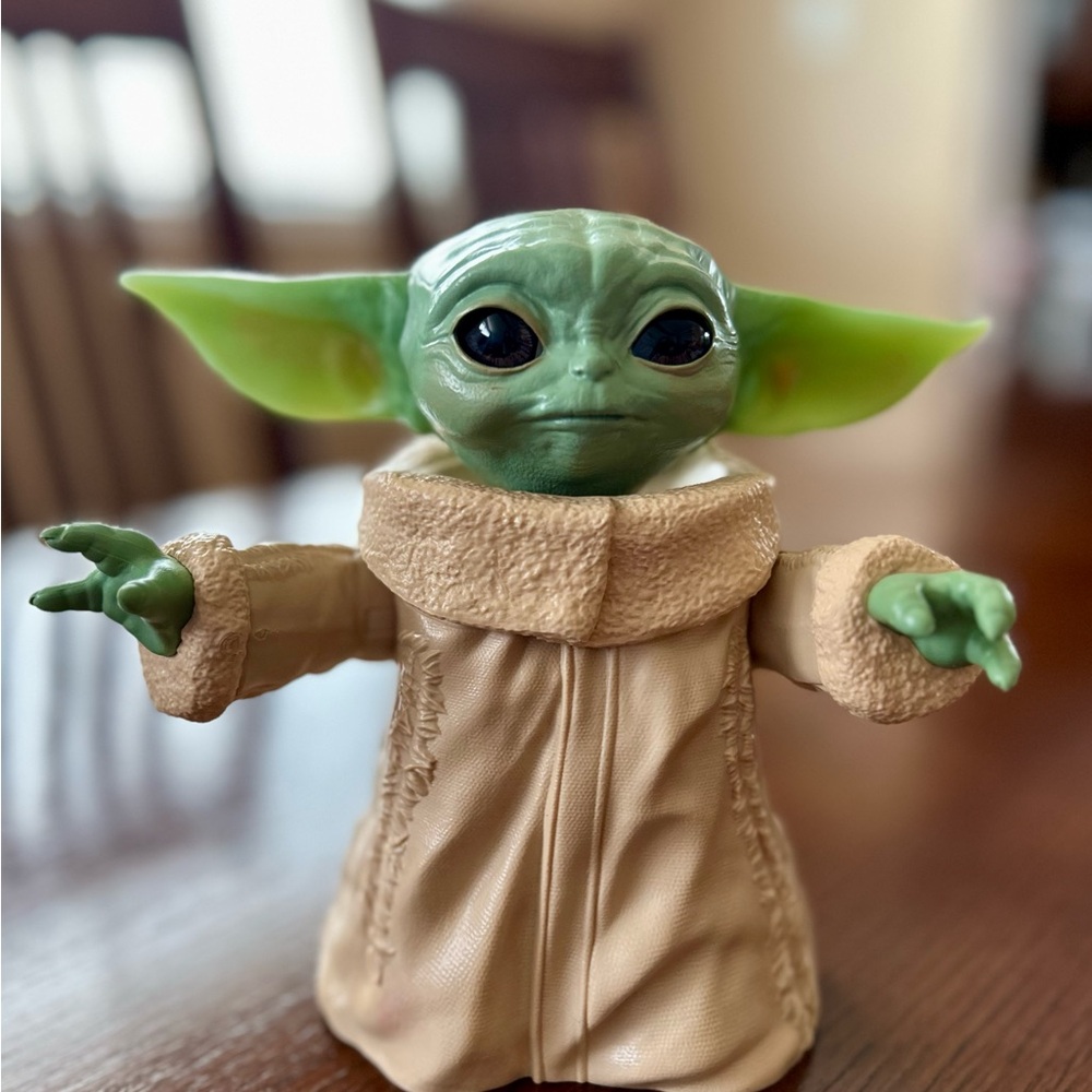 Star Wars The Mandalorian Baby Yoda Grogu posable figure - EUC